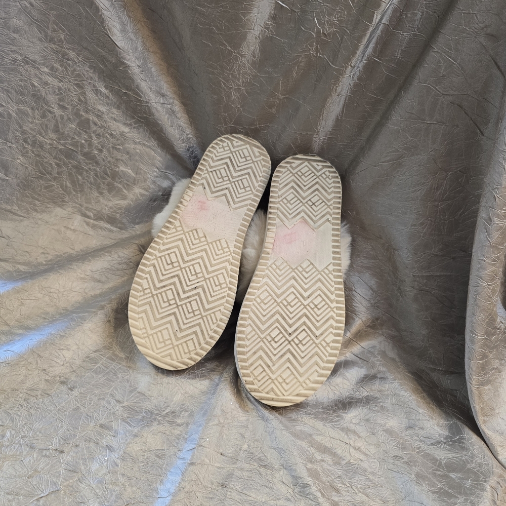 House of Harlow 1960 Cream Fur Slippers - Picture 9 of 13